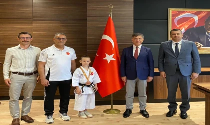 Balkan Üçüncüsü Ayza Akgün’den Kaymakam Erten’e Ziyaret
