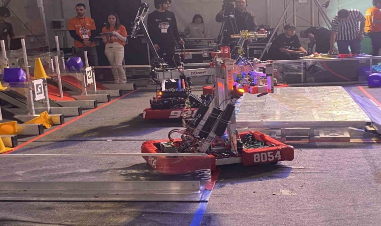 Esenler’de 800 öğrencinin katıldığı “Robot Yarışları” başladı