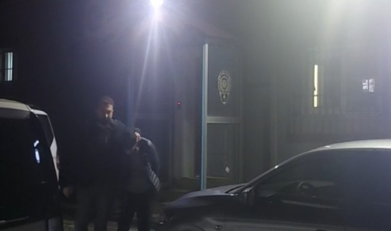 İstanbul’da kafeteryada silahlı saldırı kamerada: Motokurye kıyafetiyle gelip ateş açtı, kaçarken bıçaklandı