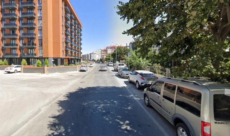 Kaldırımı Olmayan Yol Tehlike Saçıyor