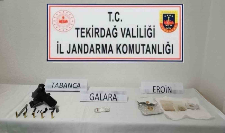 Çorlu’da araçta uyuşturucu ve silah ele geçirildi
