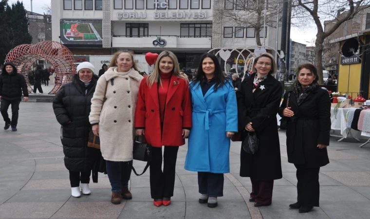 Hanımeli Çarşısı Cumhuriyet Meydanı’nda Kuruldu