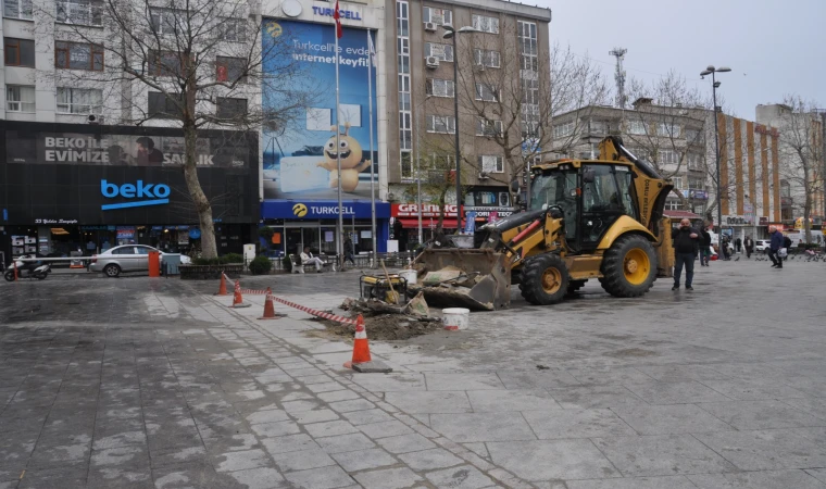Kırık Taşlar Yenileriyle Değiştiriliyor