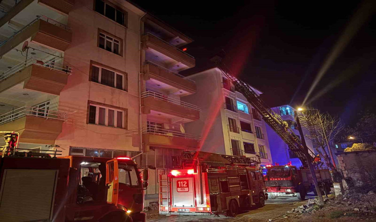 Lüleburgaz apartmanda dairesinde çıkan yangın söndürüldü