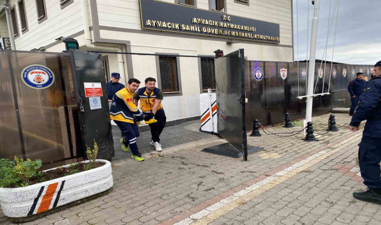 Ayvacık’ta kaçak göçmenleri taşıyan bot battı: 5 kişi öldü, 25’i sağ kurtarıldı