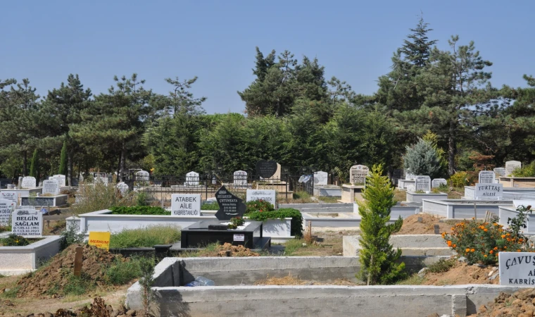 Bayramda Mezarlıklar Ziyaret Edildi