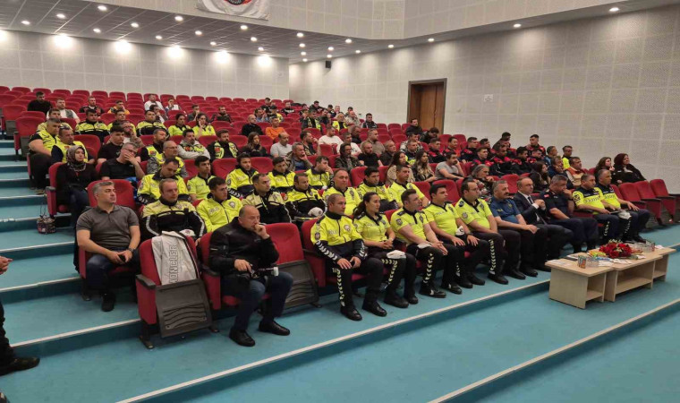 Tekirdağ’da motosiklet sürücülerine ”güvenli sürüş” eğitimi
