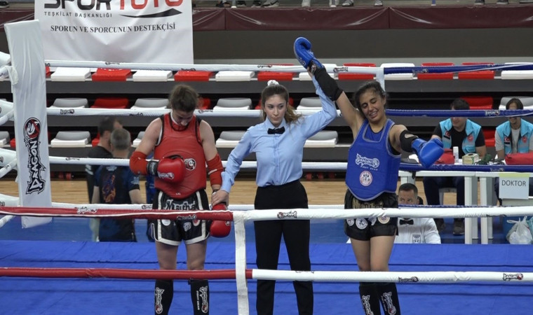 Türkiye Muaythai Şampiyonası’nda yarı final heyecanı yaşanıyor
