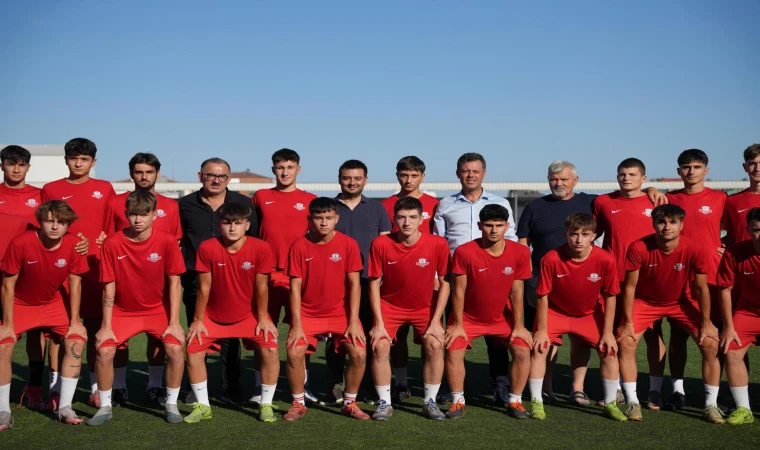Başkan Sarıkurt'tan ÇBFK U-17'ye Moral Ziyareti