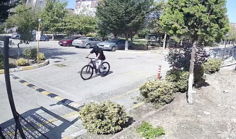 Bisiklet hırsızı kameraya yakalandı