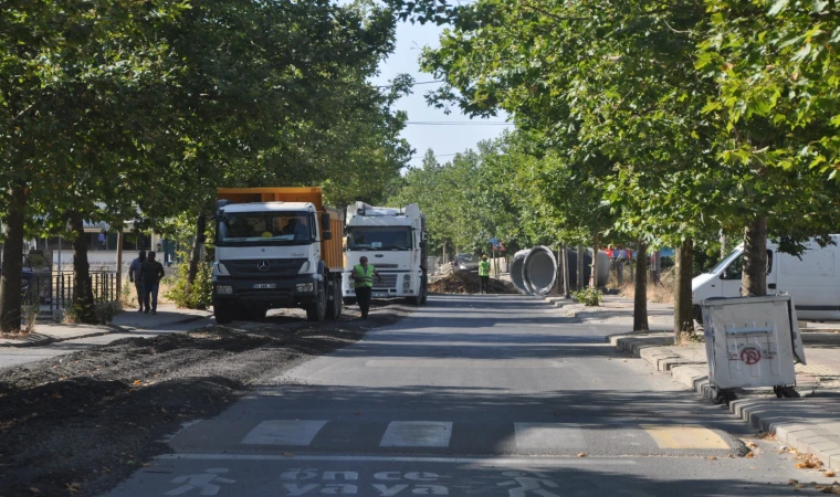 Büyükşehir Yağmur Suyu Hattı İçin Sokakları Kazıyor