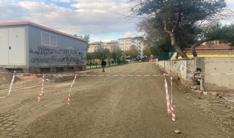 Millet Bahçesinin Yanındaki Yolda Düzenleme