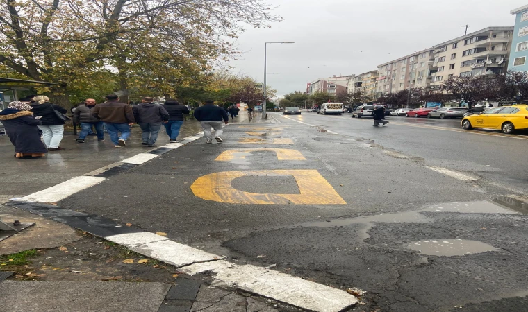 Şehrin Merkezindeki Kırık Taşlar Tepki Çekiyor