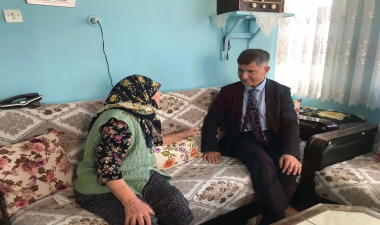 Kaymakam Erten Vatandaşların Derdini Dinliyor