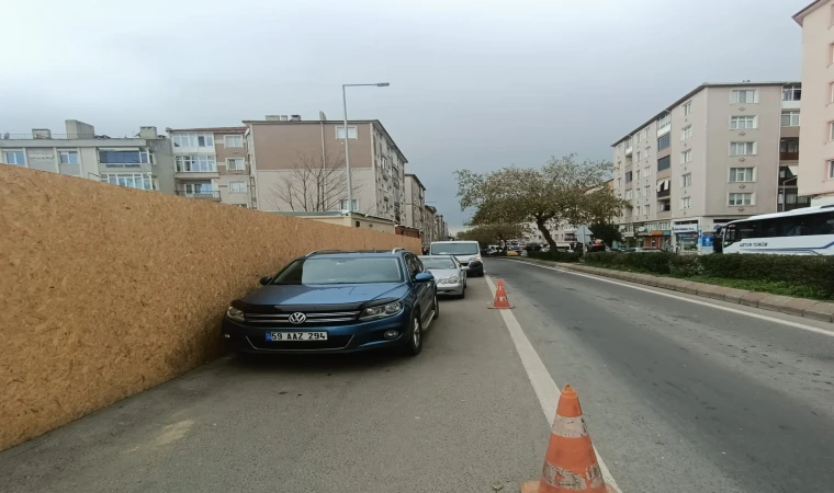 Vatandaşlar Yoldan Yürümek Zorunda Kalıyorlar