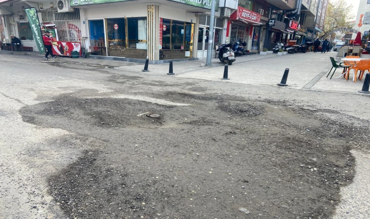 Yoldaki Çukur Tehlike Saçıyor