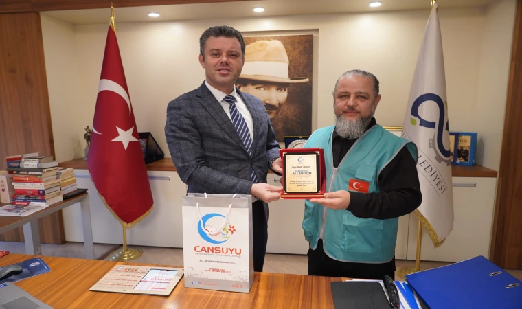 Cansuyu'ndan Başkan Sarıkurt'a Plaket