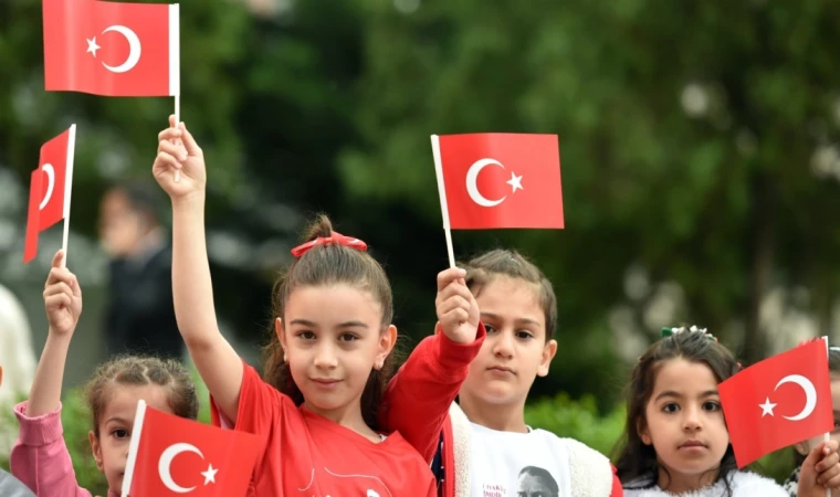 Okullarda İkinci Dönem "Bayrak Sevgisi" Temasıyla Başlayacak