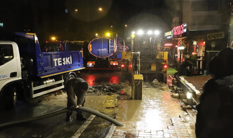 Çorlu’da Alt Yapı Nedeniyle Yol Çöktü