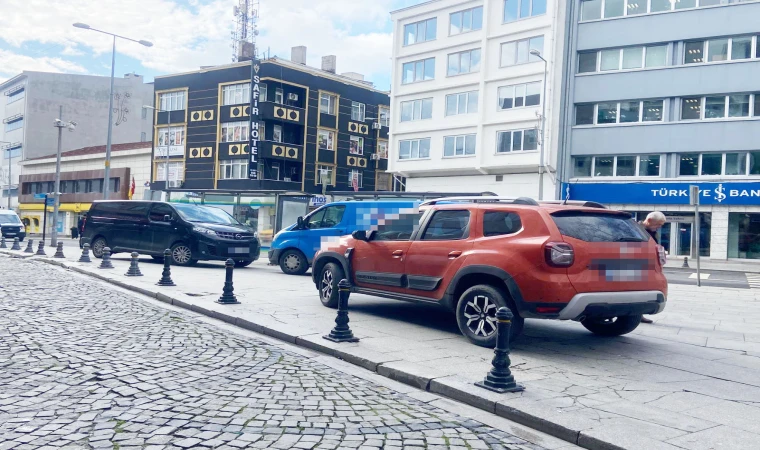 Kaldırımlar Otopark Gibi Kullanılıyor