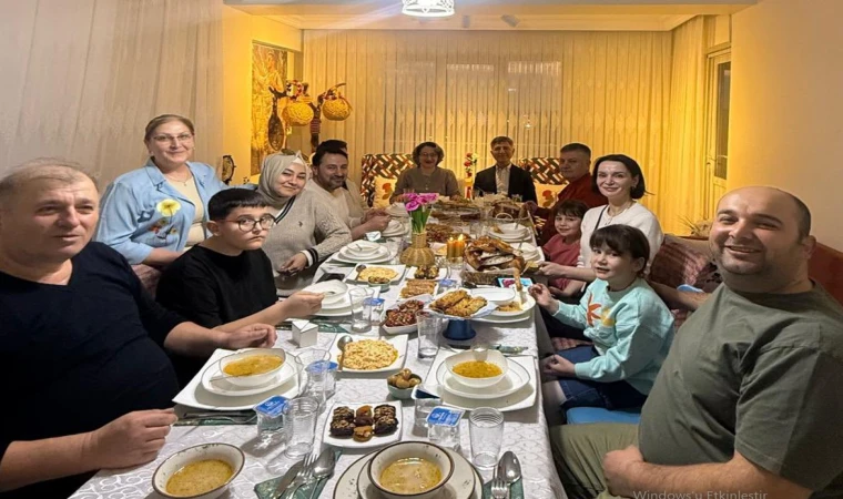 Kaymakam Ve Kolordu Komutanı Şehidin Ailesiyle İftar Yaptı