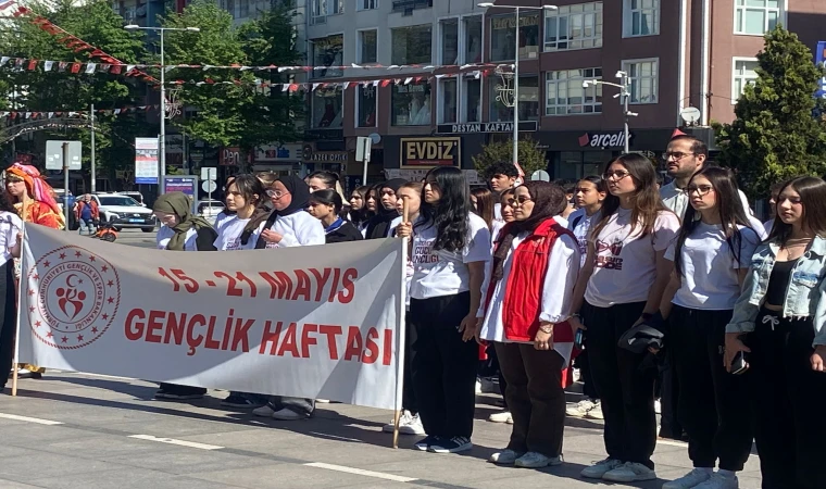 GENÇLİK HAFTASI ÇELENK TÖRENİYLE BAŞLADI