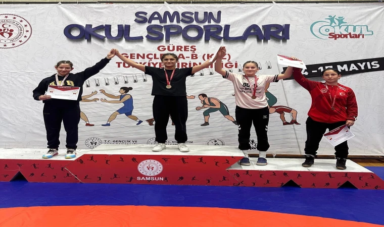 GÜREŞÇİ KIZLAR ÇORLU’YU GURURLANDIRDI
