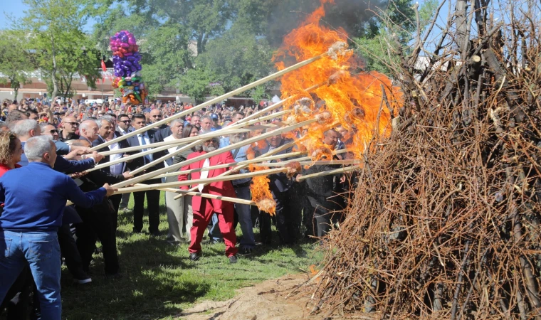 KAKAVA ATEŞİ YANDI, EDİRNE’DE EĞLENCE SABAHI BULDU