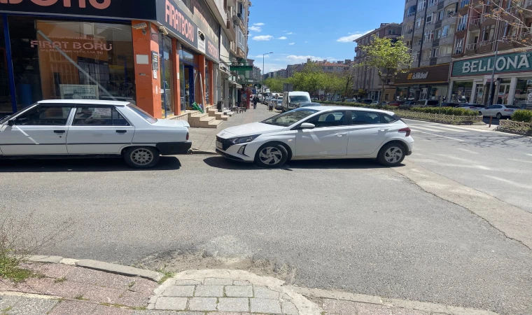 Kaldırımlar Kör Çıkmaz Gibi