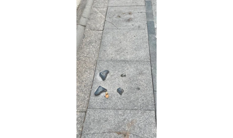 Kırık Duba Parçaları Tehlike Yaratıyor