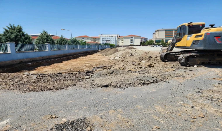 Okullar Bölgesindeki Yol Çalışmaları Sürüyor