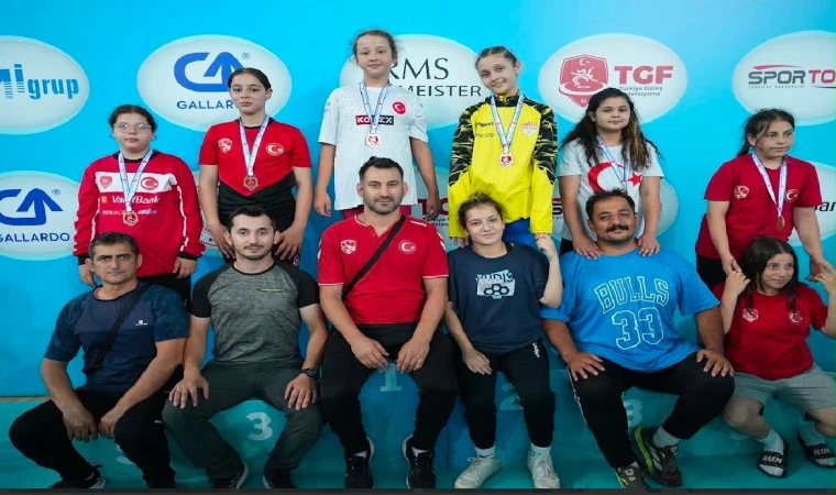 Tekirdağlı Güreşçiler Önemli Başarılara İmza Attı