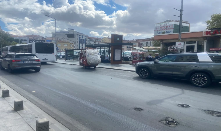 Duraklara Park Eden Araçlar Tepki Çekiyor