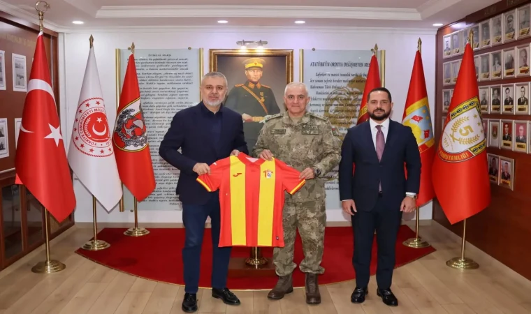 Gazi Ala Paşa’ya Forma Hediye Edildi