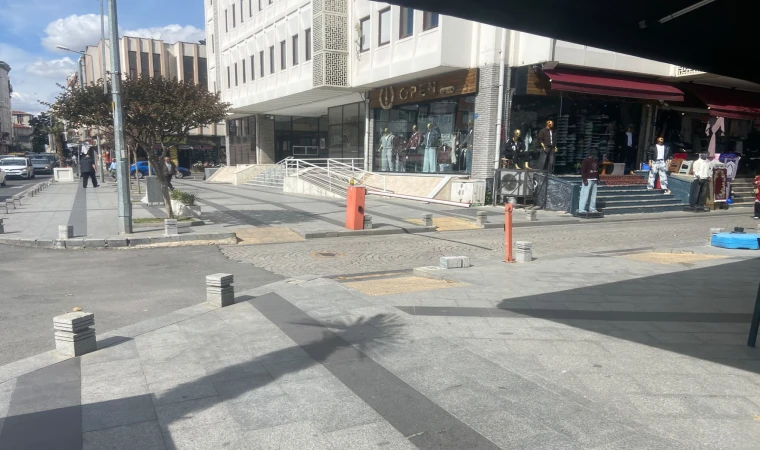 Kaldırım Kenarlarındaki Dubalar Bir Bir Kırılıyor