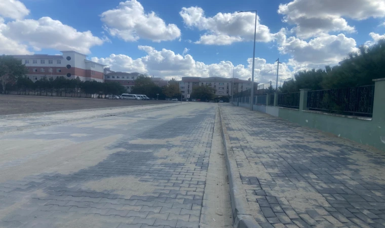 Öğrenciler Çamur Ve Tozdan Kurtuldu