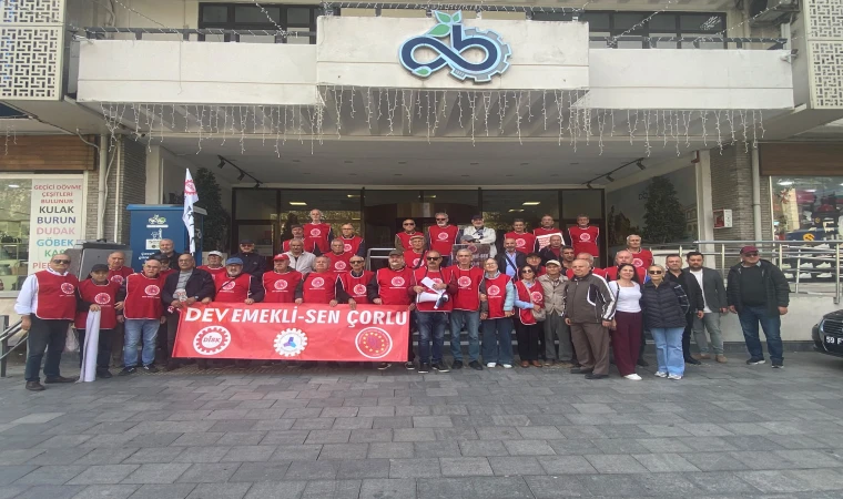 Emekliler Meydana Çıkıp Sorunlarını Anlattı