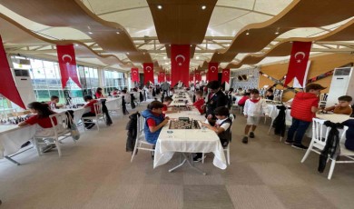 Bahçelievler’de Cumhuriyet’in 100. yılına özel satranç turnuvası düzenlendi