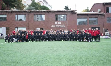 Beşiktaş Başkanı Ahmet Nur Çebi’den sporculara veda ziyareti