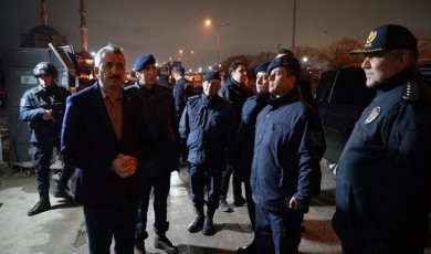 Edirne Valisi Sezer, yeni yılı görevi başındaki personellerle girdi