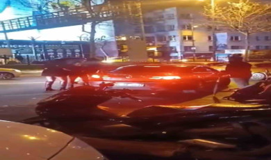 Beyoğlu’nda ”laf atma” kavgası: Kadın ortalığı birbirine kattı