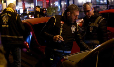 Denetimde ceza yememek için cam filmlerini söktüler