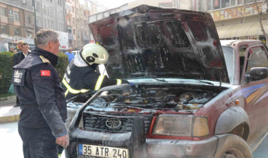 Keşan’da yanan kamyonete oradan geçen itfaiye amiri müdahale etti