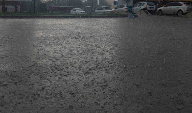 Tekirdağ’da şiddetli yağış: Doluyla karışık yağmur sokakları suyla kapladı