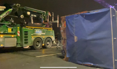 FSM Köprüsü’nde kamyon ile otomobil çarpıştı: 2 yaralı