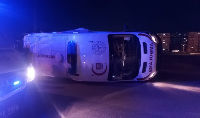 Hasta almaya giden ambulans kaza yaptı: 5 yaralı