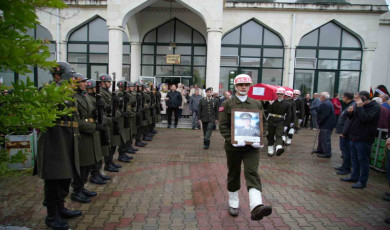 Hayatını kaybeden emlakçı müşterisine ev gösterirken asansör boşluğuna düşmüş