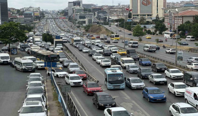 İstanbul’da bayram tatili başlamasıyla trafikte yoğunluk yaşanıyor