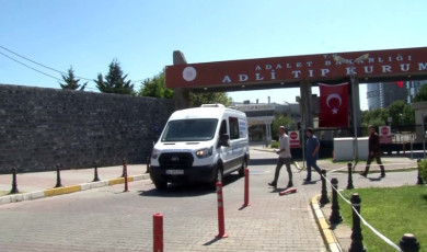 Beylikdüzü’nde öldürüldükten sonra 6 parçaya ayrılan genç kızın cenazesi Adli Tıp Kurumundan teslim alındı
