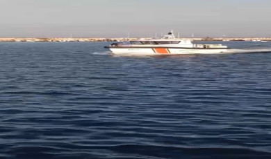 Biga’da alabora olan teknedeki 7 kişi Sahil Güvenlik ekiplerince kurtarıldı